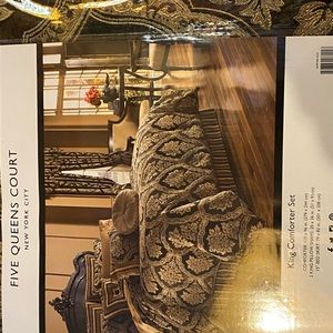 “NEW and Beautiful” King Size Comforter with all pillows.